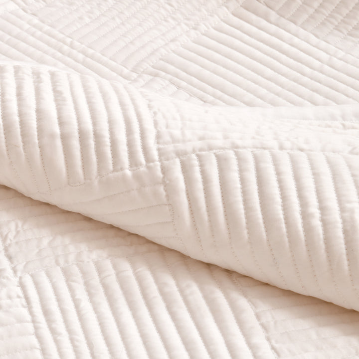 RIPPED CHECKS | Bamboo Quilted Bedcovers - King Size (96x106 inches)