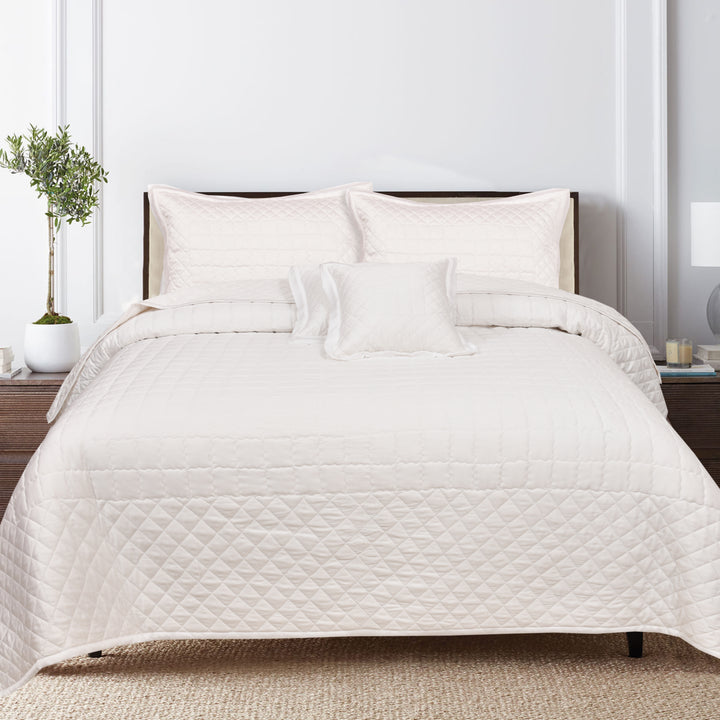 DIAMOND DESIGNS | Bamboo Quilted Bedcovers - King Size (96x106 inches)