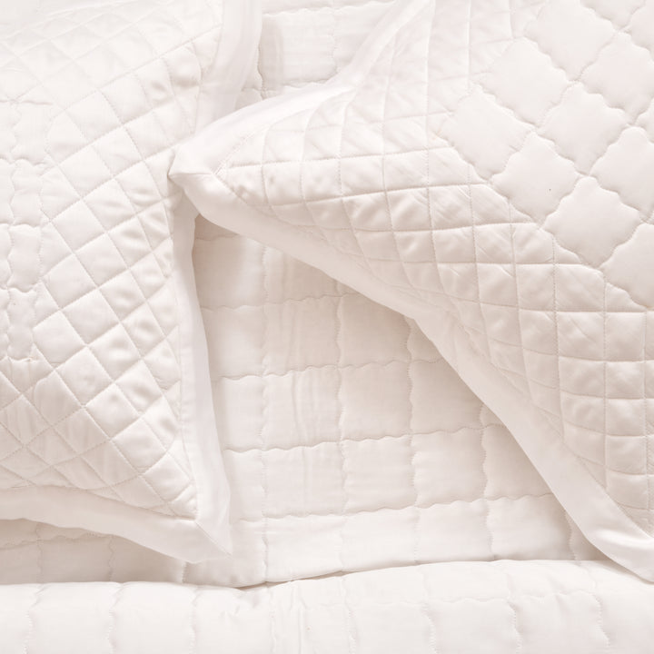 DIAMOND DESIGNS | Bamboo Quilted Bedcovers - King Size (96x106 inches)